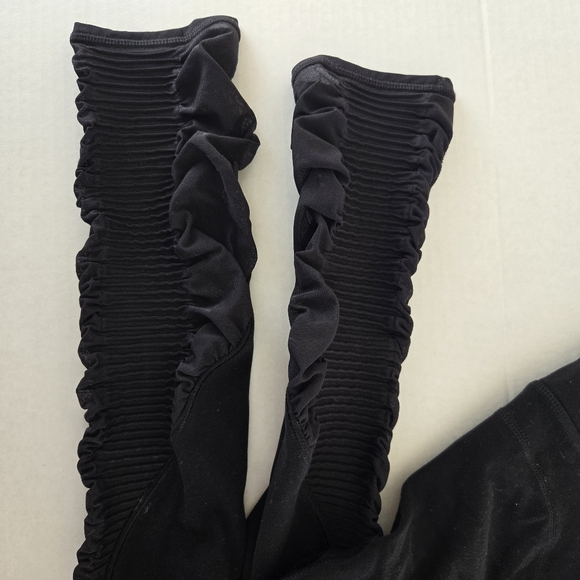 Athleta Pants - Athleta Black Ruched Mesh Hem Crop Leggings Small